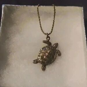 Sterling silver sea turtle pendant necklace